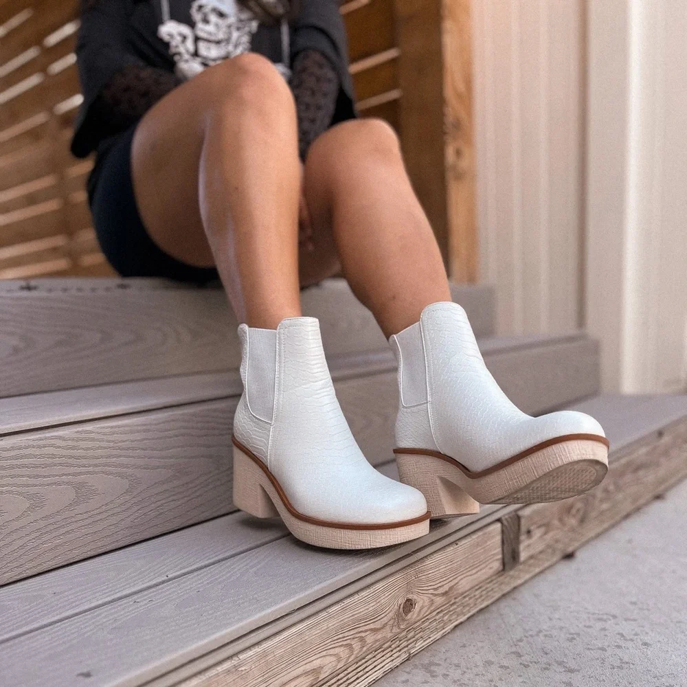 ❌SOLD OUT❌take me with you croc booties - Picture 5 of 10